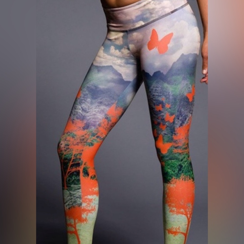Onzie Buttefly Print Leggings- size S/M